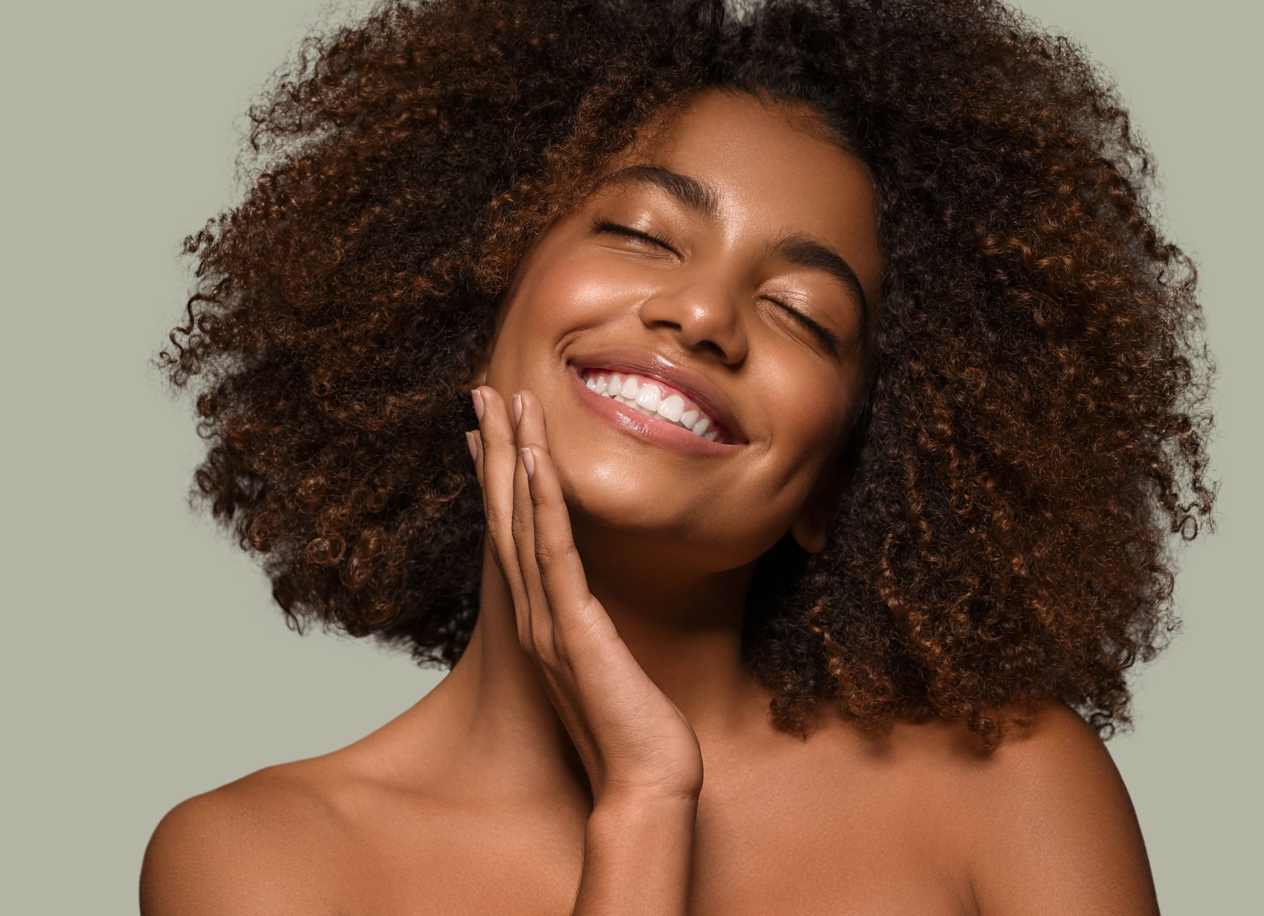 How to Use a Gua Sha Step-by-Step: An Esthetician’s Guide hero image